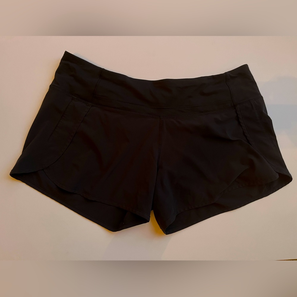 BLACK LULULEMON SHORTS